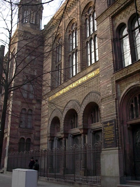 mitte 005 Glowing by Red Haircrow